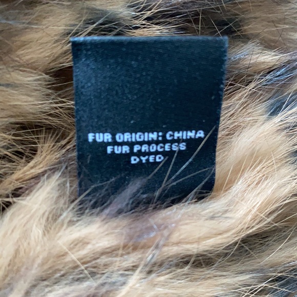 Elegant Marcus Adler Colorblock Rabbit Fur Vest: One-Size Wonder - Picture 7 of 7